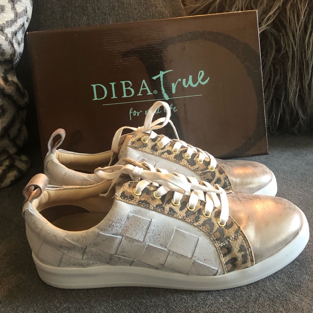 DibaTrue NWB Leather Sneaker! SHIPPING REDUCED!